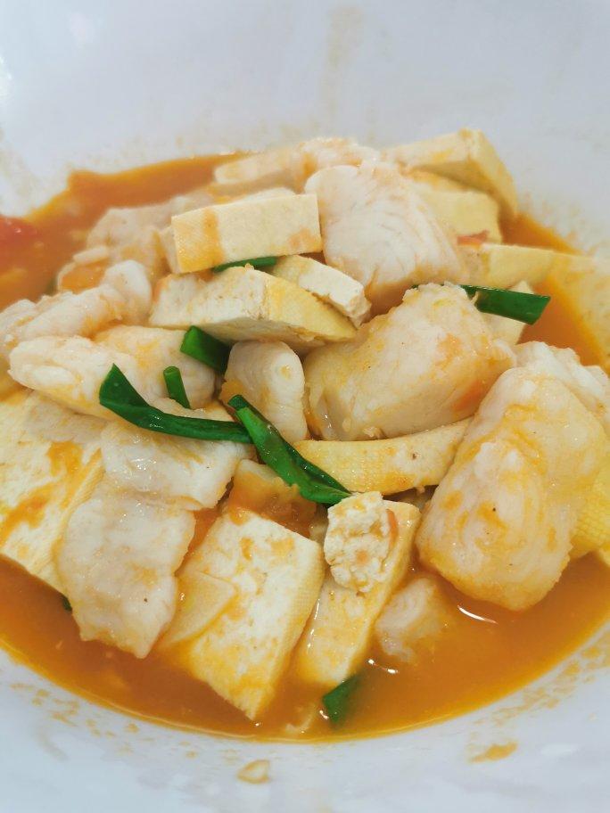 龙利鱼豆腐煲