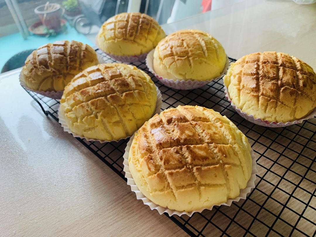 好吃到炸裂的港式菠萝包（附带制作酥皮的小视频）