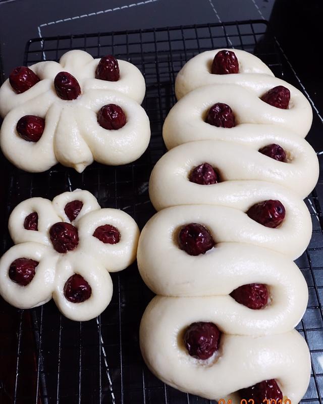 宁ning7做的简单省力好看又喜庆的大枣馒头