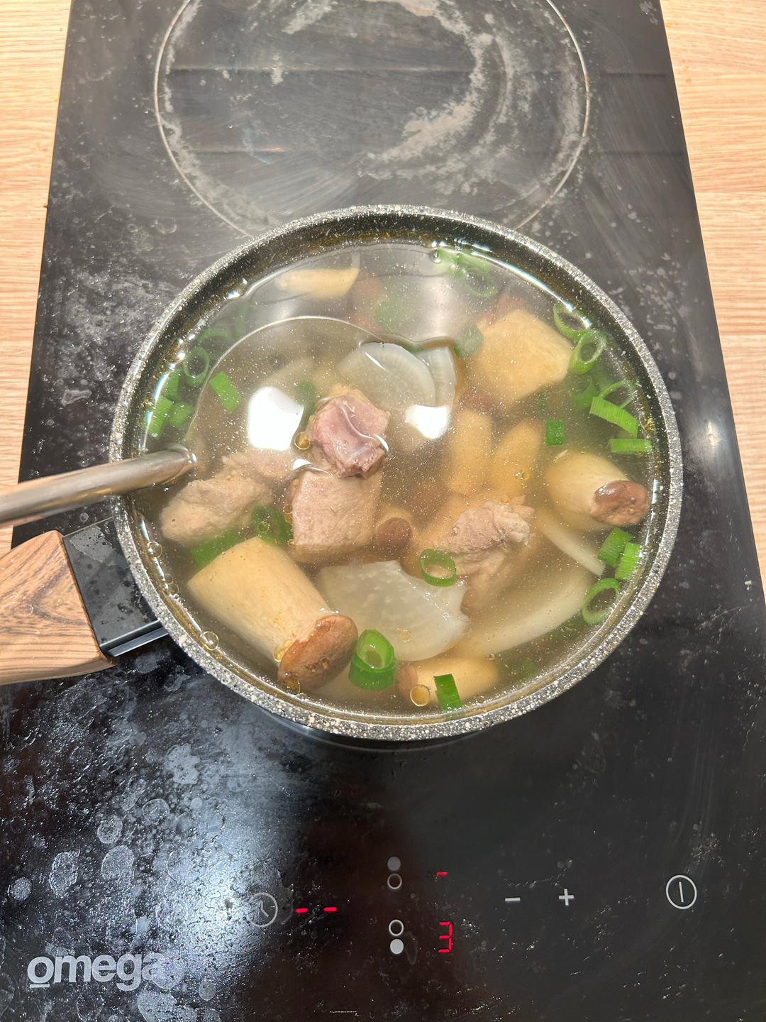 萝卜炖排骨-秋冬懒人汤