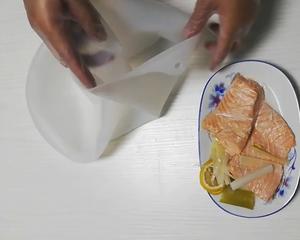 宝宝辅食系列～三文鱼肉松的做法 步骤3