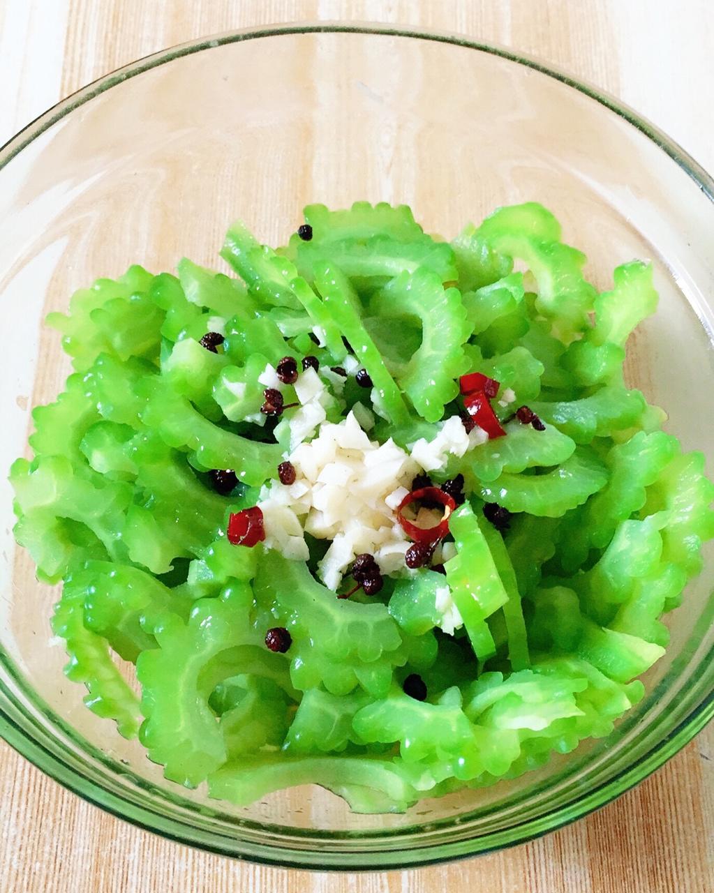 丫丫爱生活爱yoga做的炝拌苦瓜