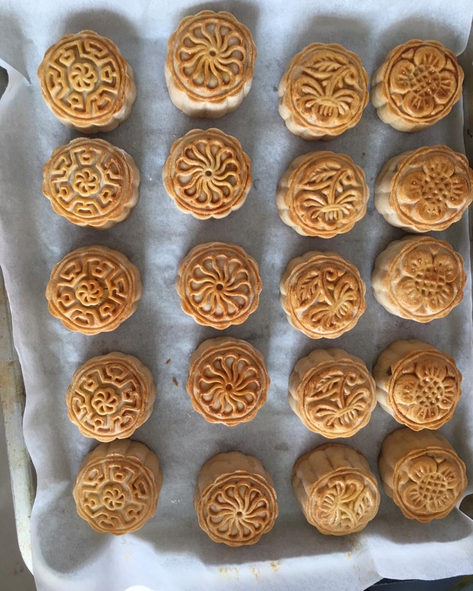 广式月饼—蛋黄莲蓉月饼