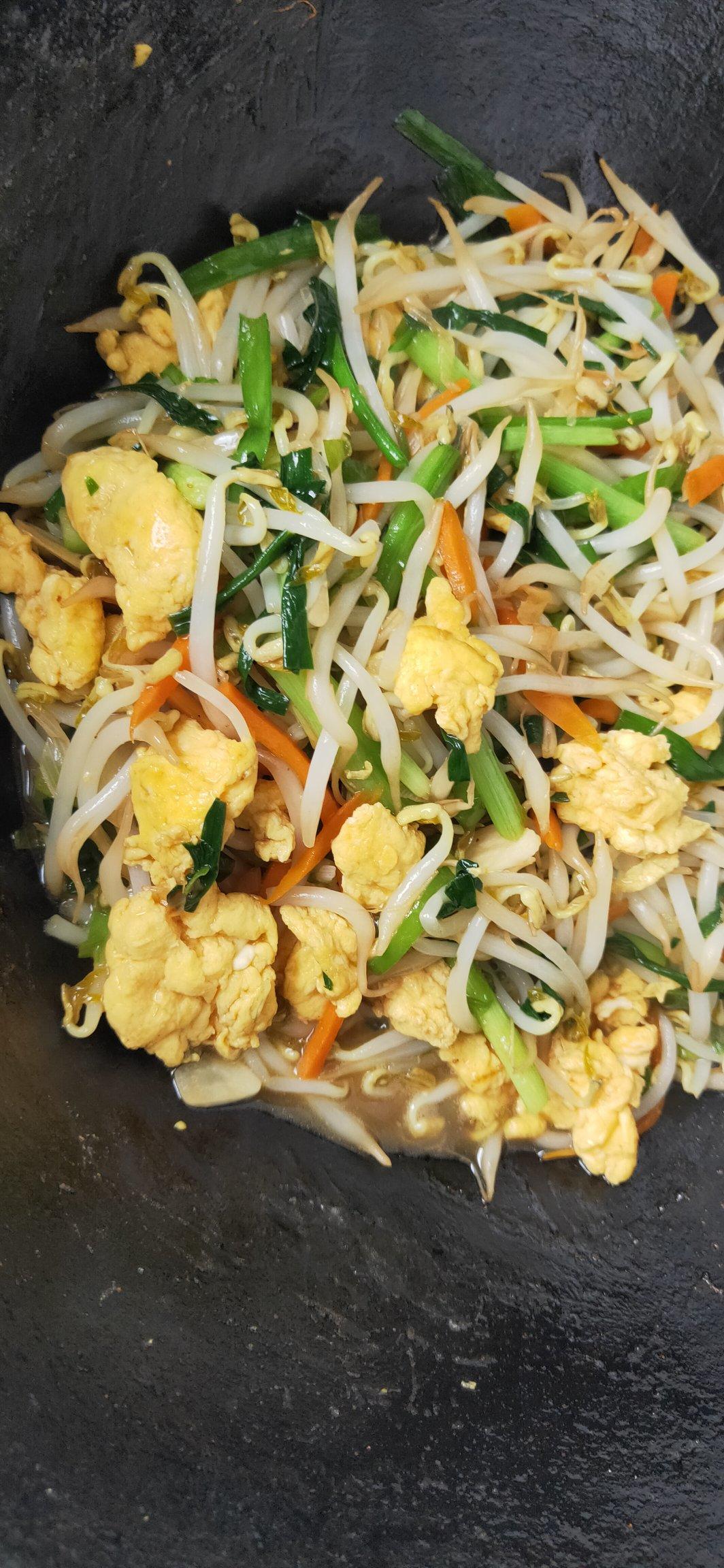 家庭版炒合菜【绿豆芽粉条炒鸡蛋】