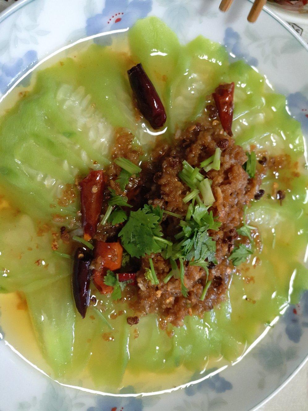 只需要五分钟就可以的美味蒜蓉蒸丝瓜