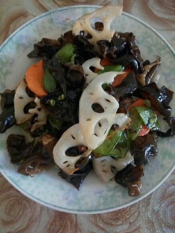 素菜也可以这么美—荷塘小炒