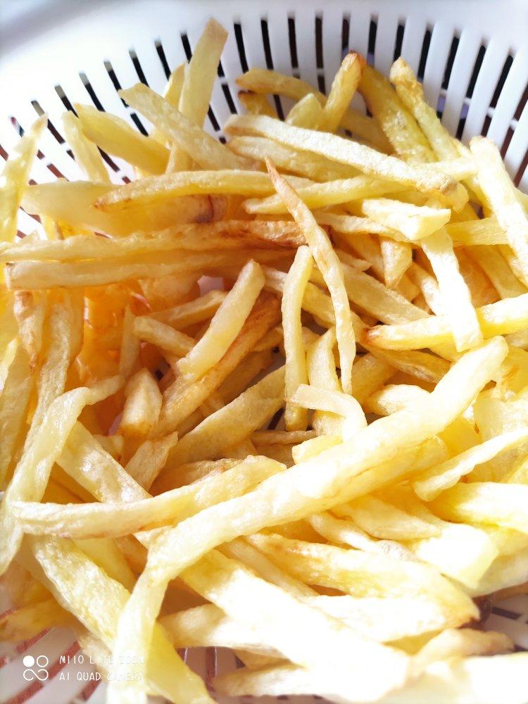 不用油也能炸出香脆好吃的薯条（空气炸锅版）