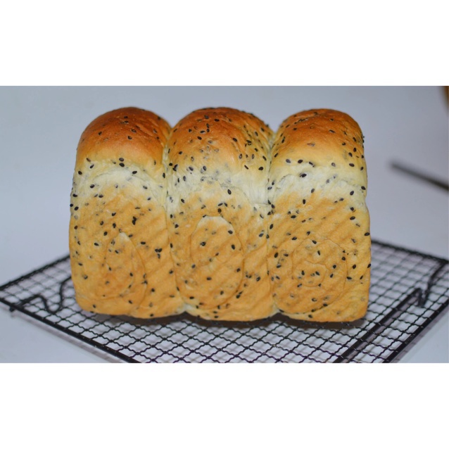 西川功晃- 黑芝麻土司