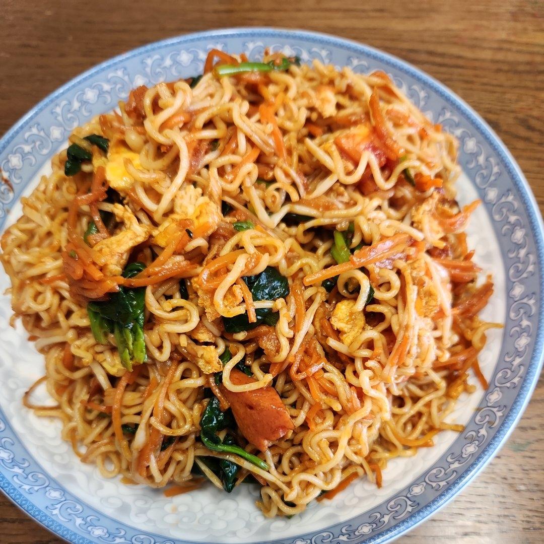 路边摊风味炒方便面
