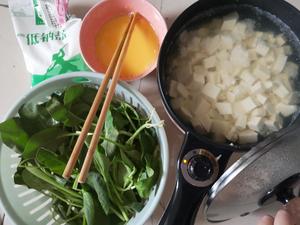 宿舍小锅青菜豆腐蛋汤的做法 步骤1