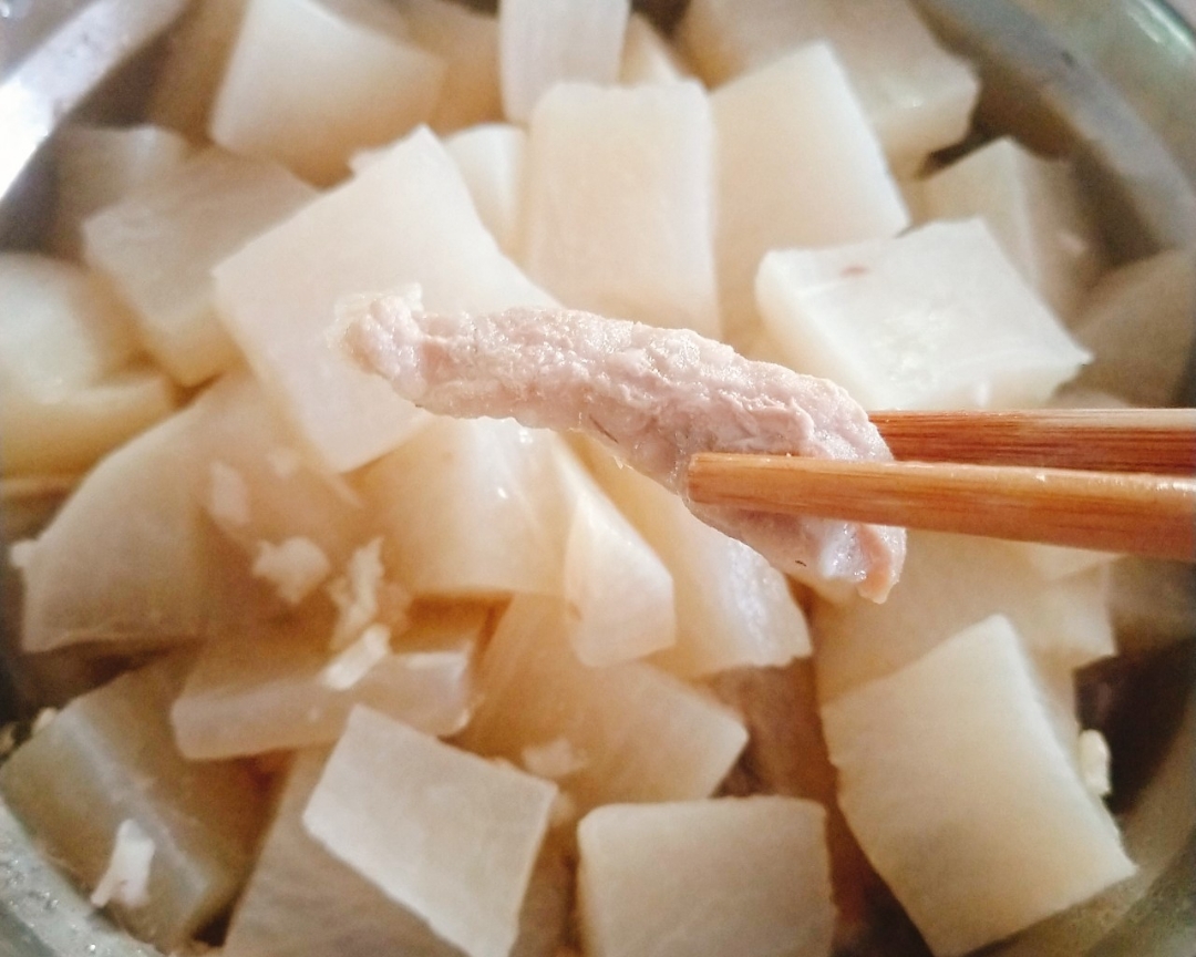 大白萝卜炖三层肉的做法