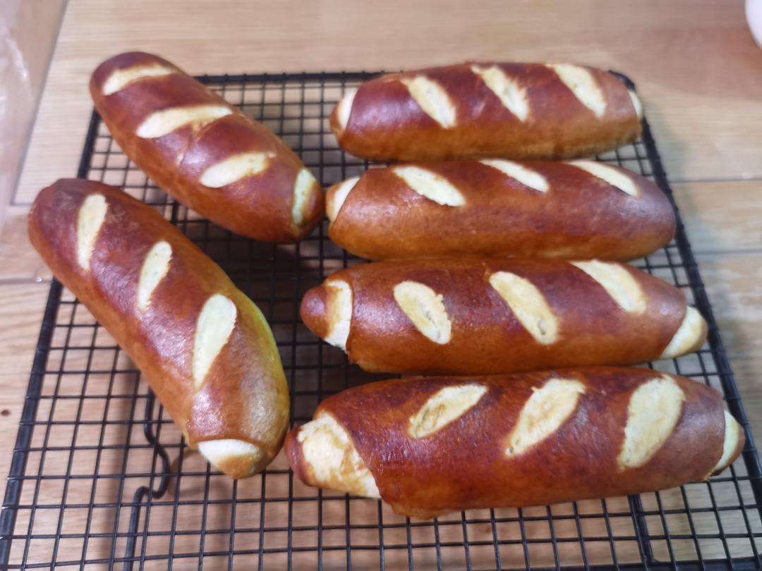 🥨黑麦碱水包Brezel🥨（小苏打版）