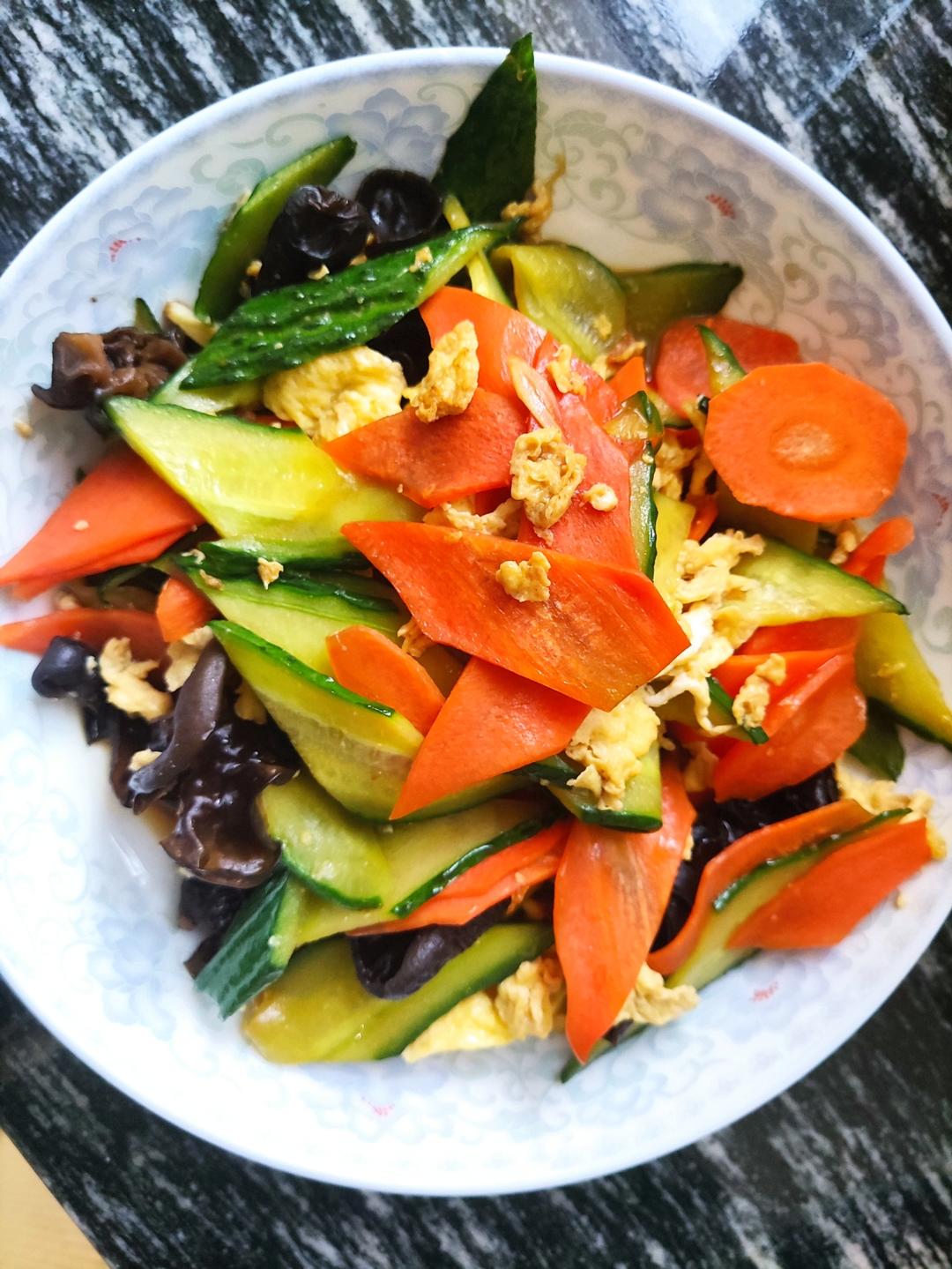 黄瓜炒鸡蛋 （青瓜炒鸡蛋）