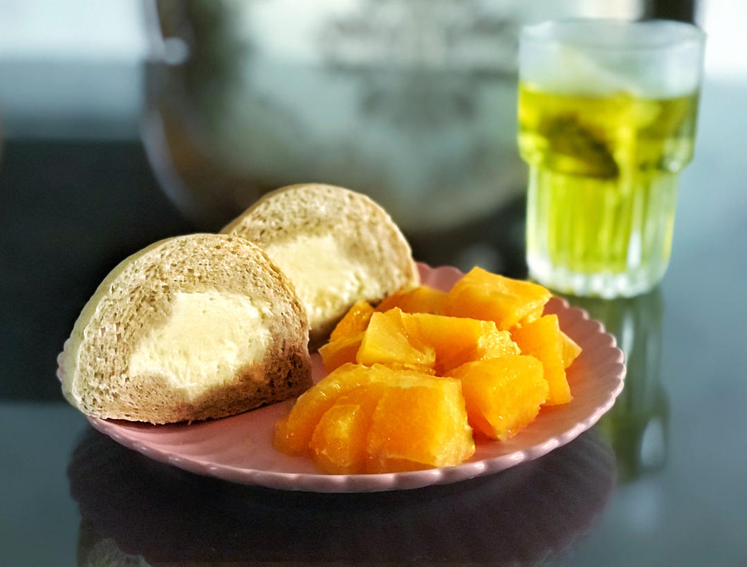 咖啡冰面包（简单，不需要奶油）（内附奶油水果冰淇淋馅方法）