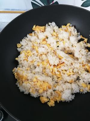 鸡蛋炒米饭（蛋炒饭）的做法 步骤9