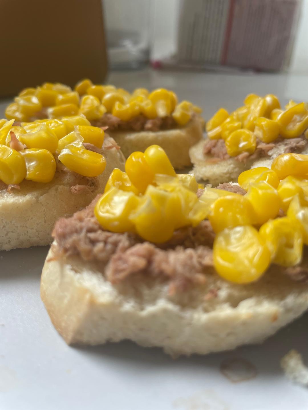 零基础前菜：金枪鱼玉米粒烤面包