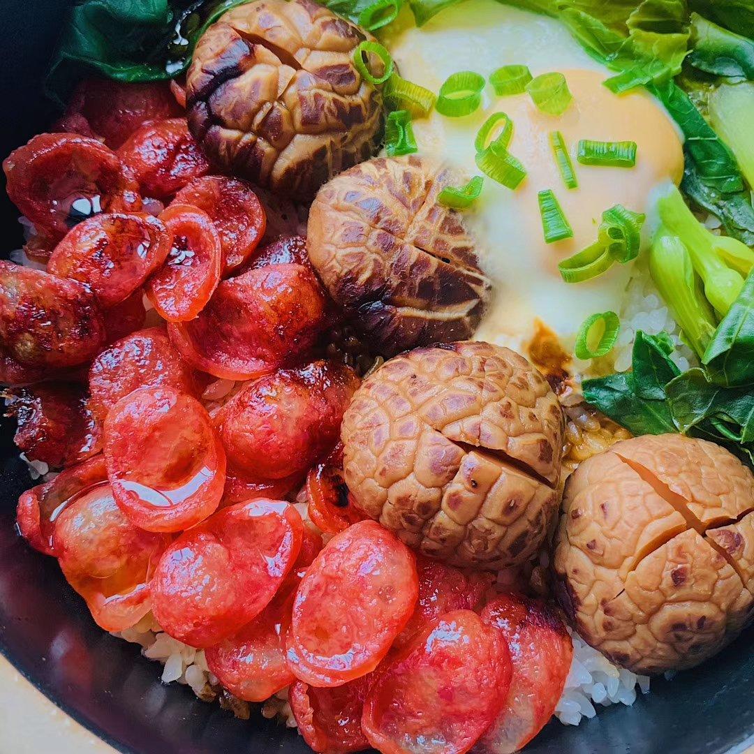 广式腊味煲仔饭