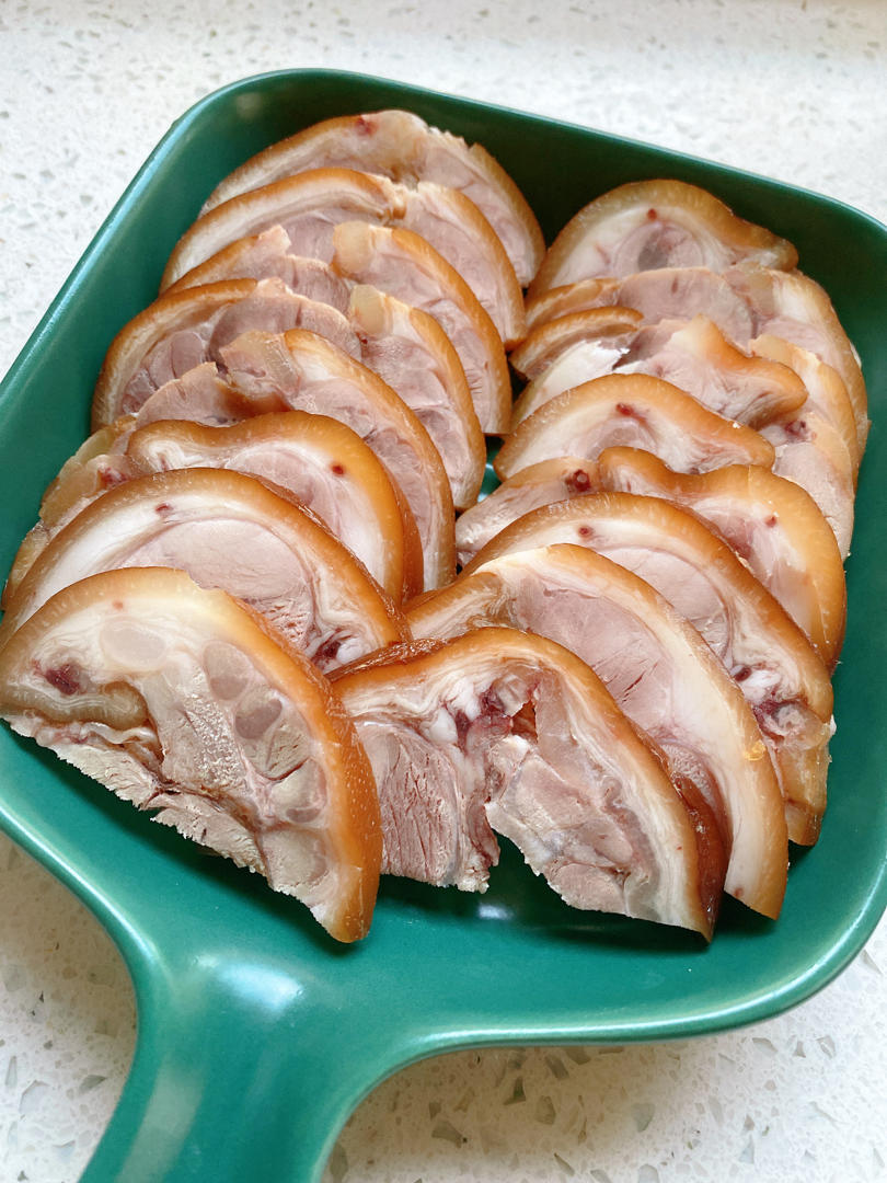 夏夏天做的酱肘子后去骨法