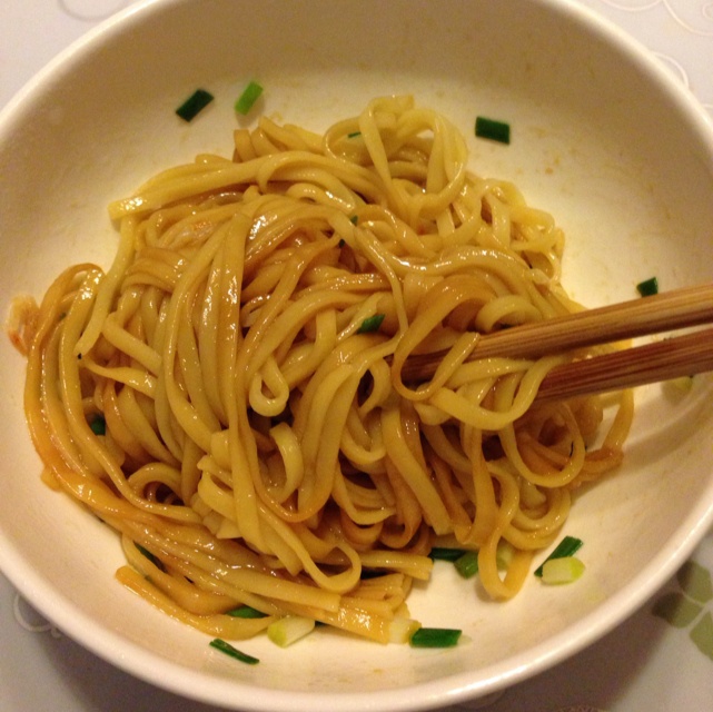 葱爆面—就是汪涵在天天向上里面做的那个啦