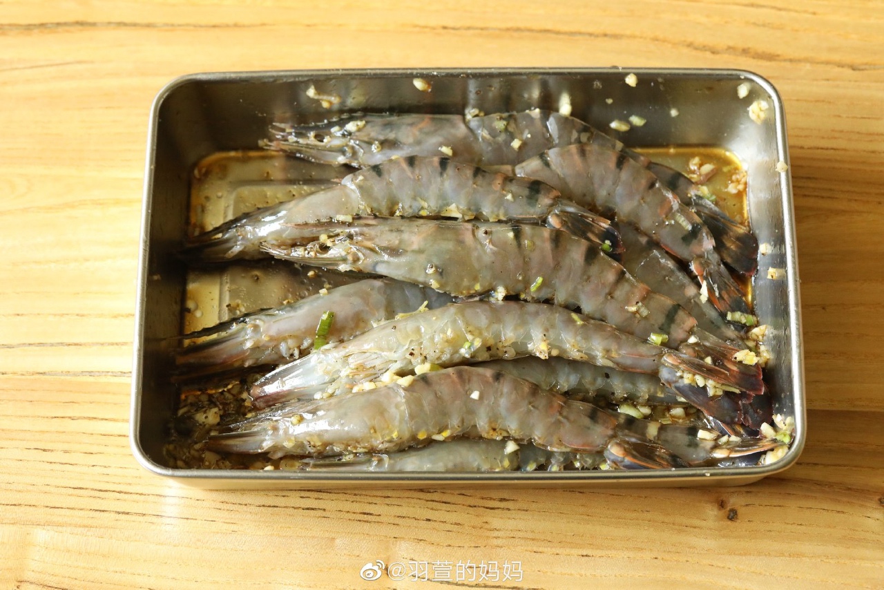 黑椒黄油虾的做法 步骤2