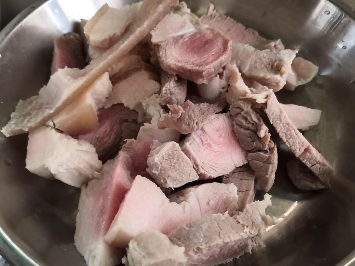 洪湖莲藕焖五花肉的做法 步骤2
