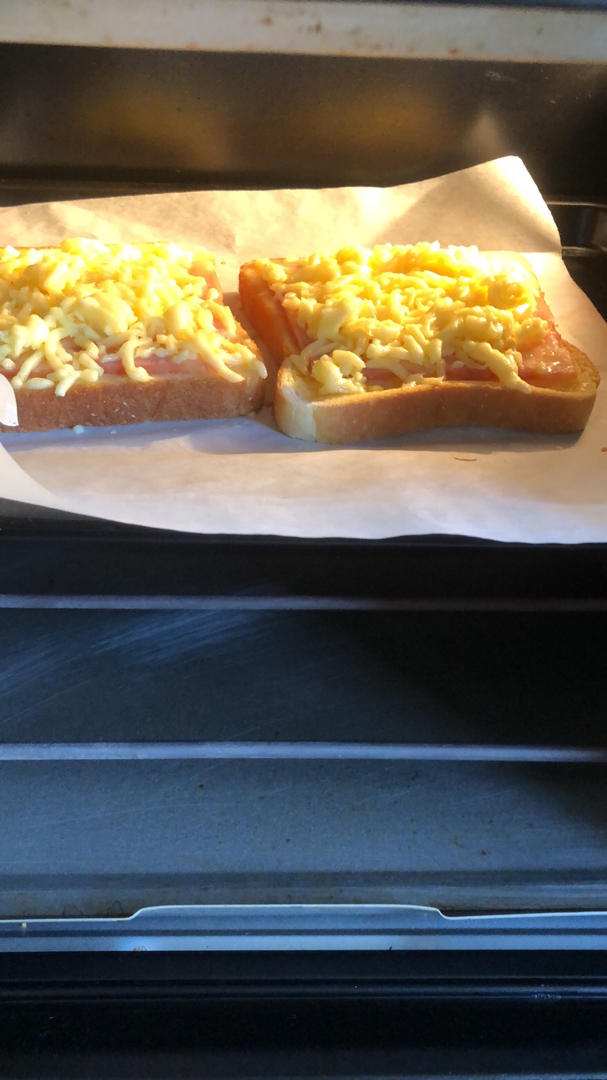 judyzhou009做的芝士火腿烤方包