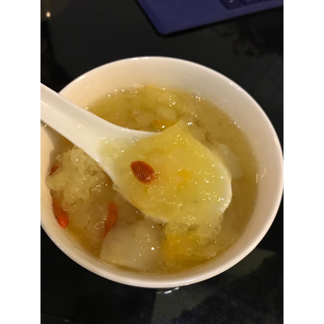 冰糖银耳梨汤