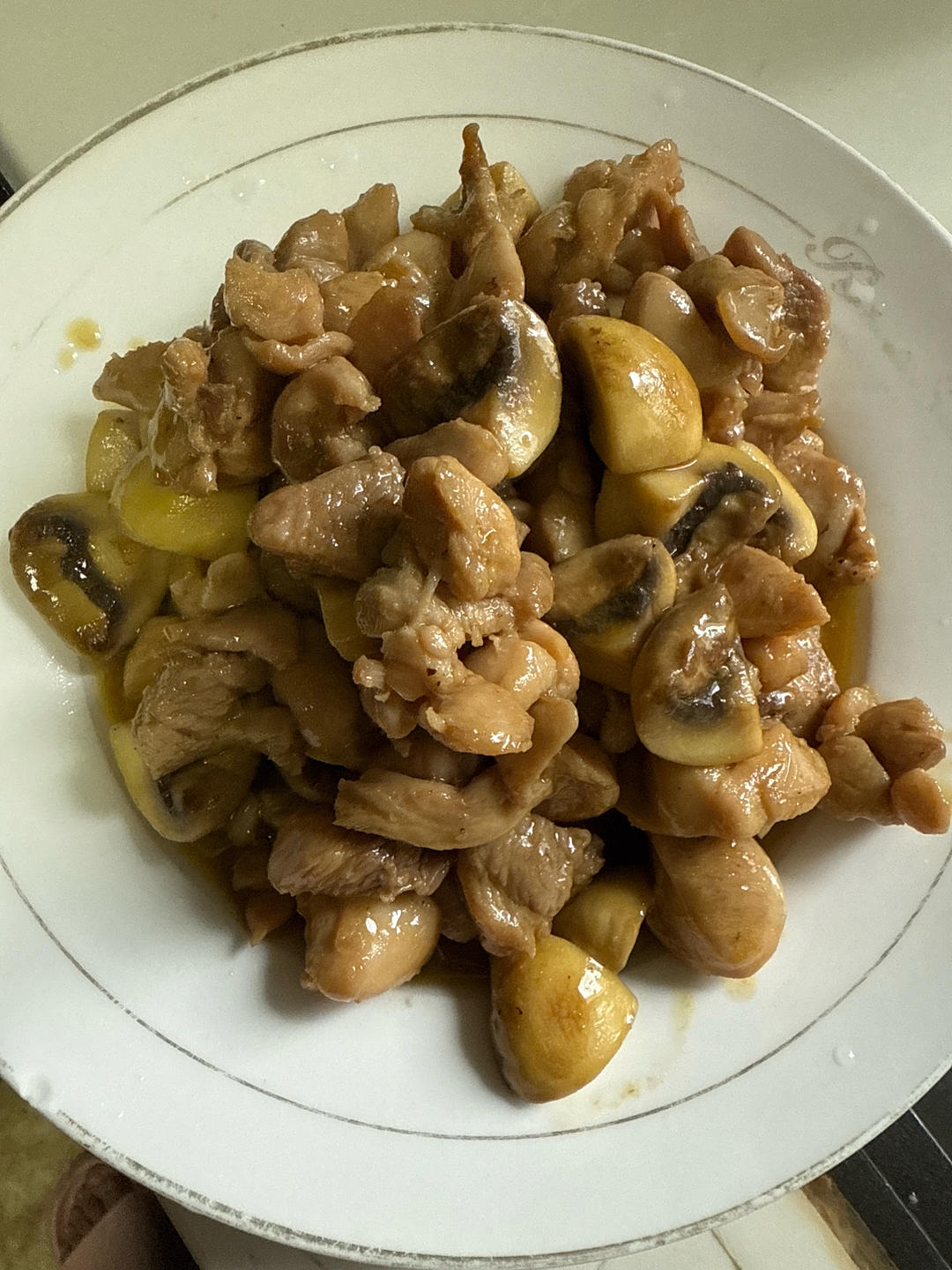 鸡腿肉炒口蘑