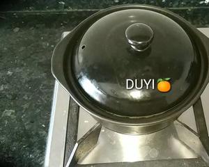 红枣枸杞桂圆银耳凤梨汤的做法 步骤5