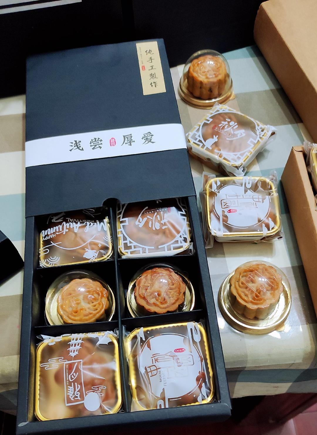 广式月饼－－蛋黄豆沙月饼