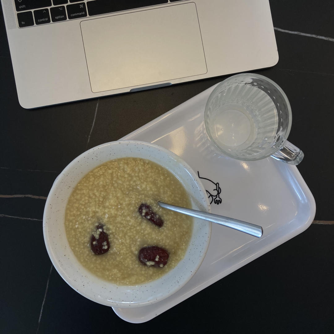 辅助调理荨麻疹-茯苓小米粥