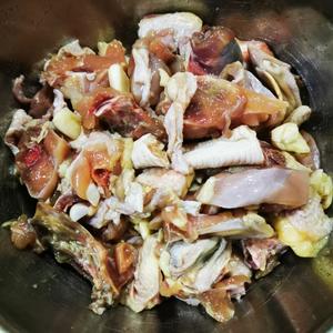 蒜子青椒干煸鸡的做法 步骤2