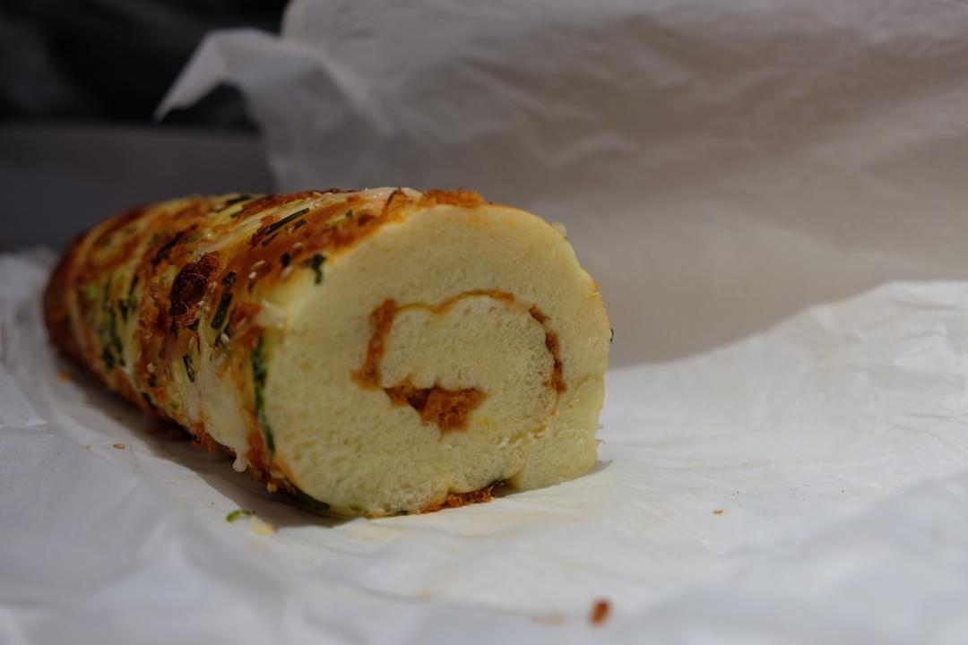 香葱肉松面包卷