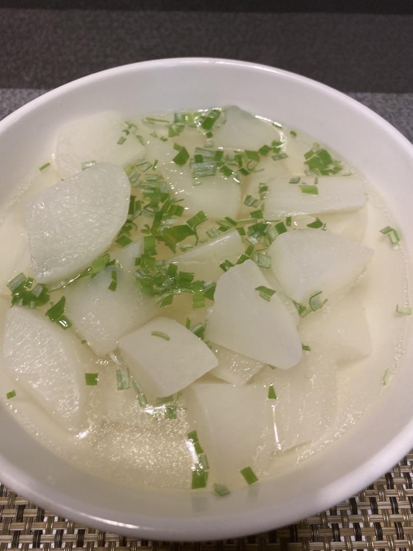 锅包肉奶油小方做的润肺清甜白萝卜汤