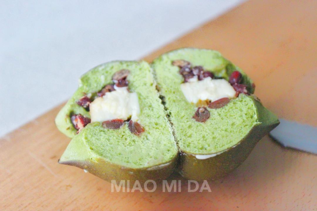 『抹茶红豆奶酪·山核桃芝士碱水面包球』