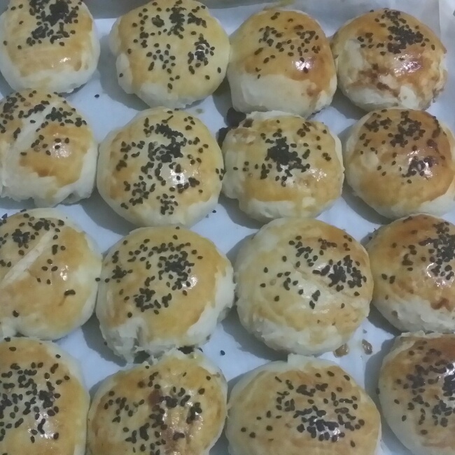 泳式芝麻月饼