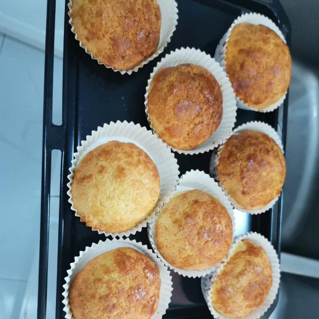 做100款面包の12：在家开茶餐厅!港式菠萝包 –不划格子自然裂开的香酥脆皮！菠萝油/酥皮包