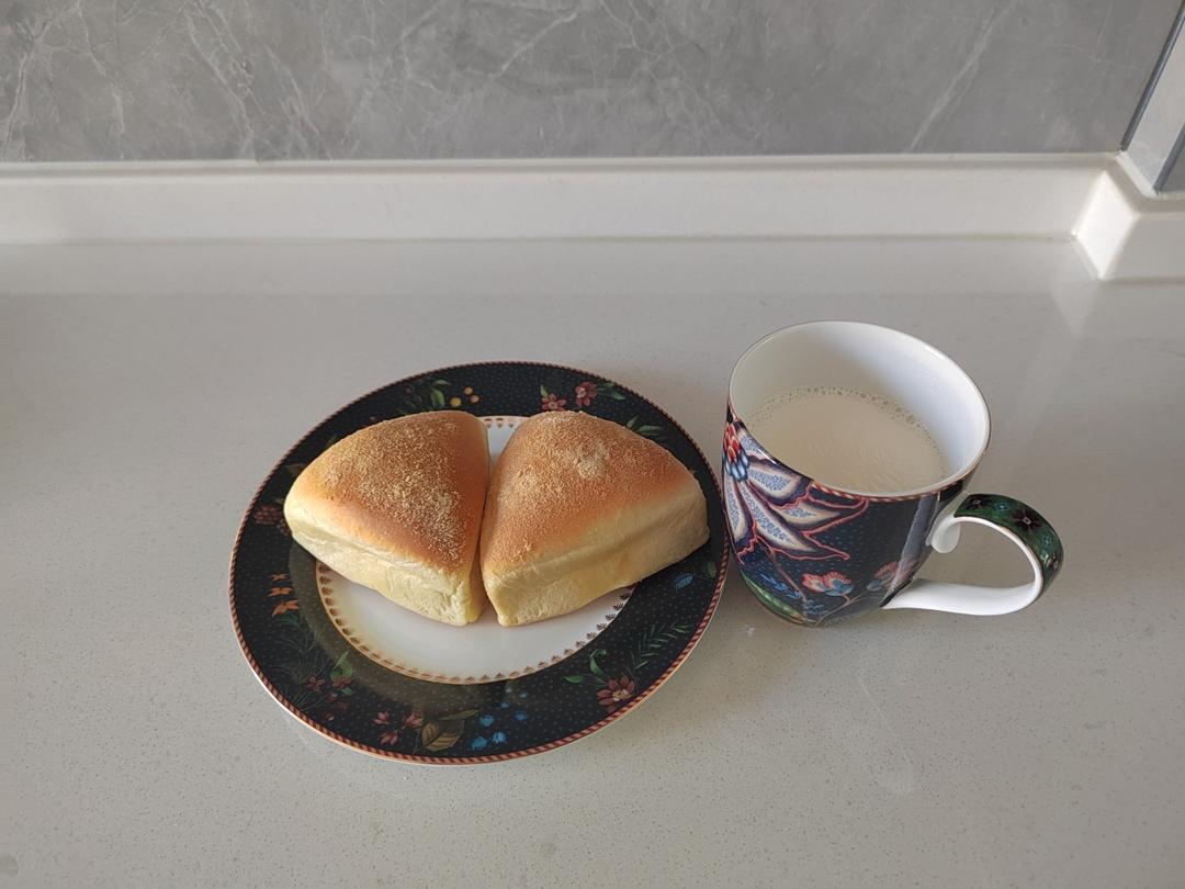 是超~好吃的面包呀，土豆泥肉松三角烧