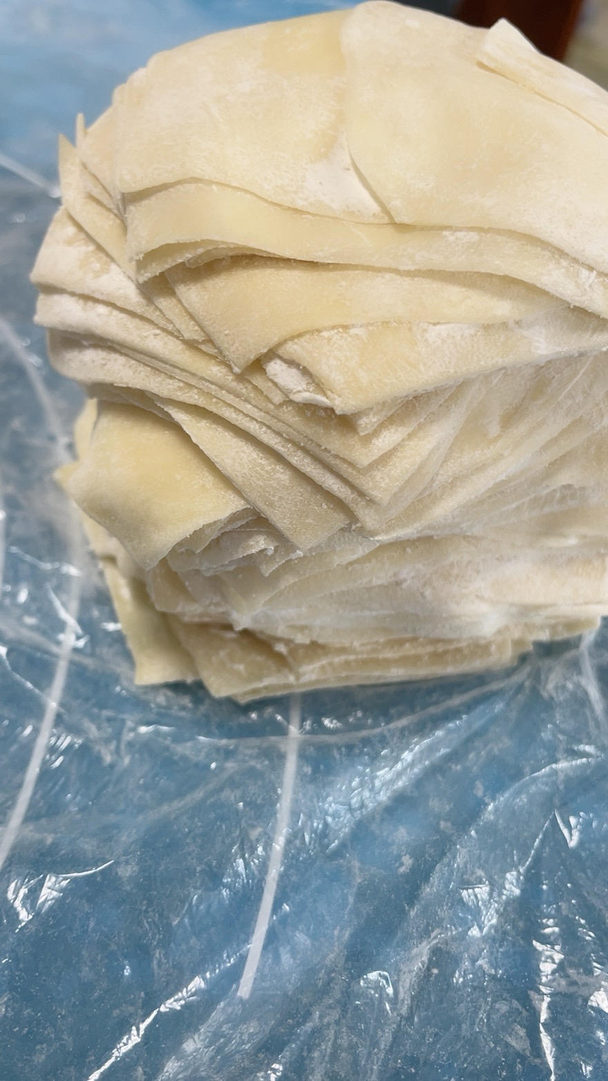 小白都会自制馄炖皮-有办法，擀成薄皮就是十分钟之内的事！