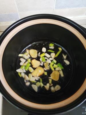 下饭的豆腐粉丝煲的做法 步骤2