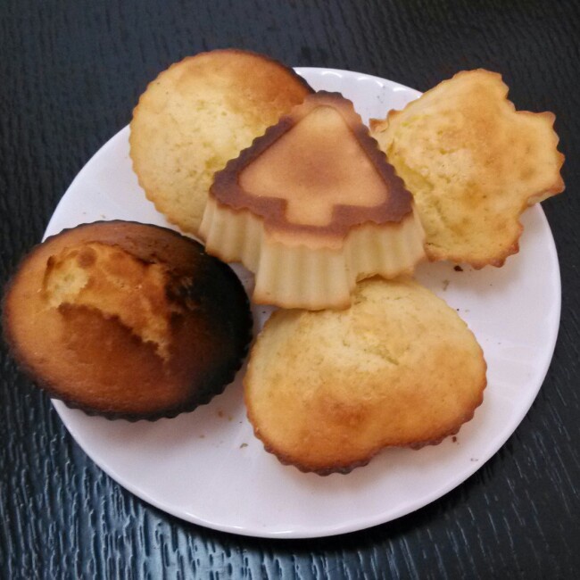 淡奶油海绵纸杯蛋糕