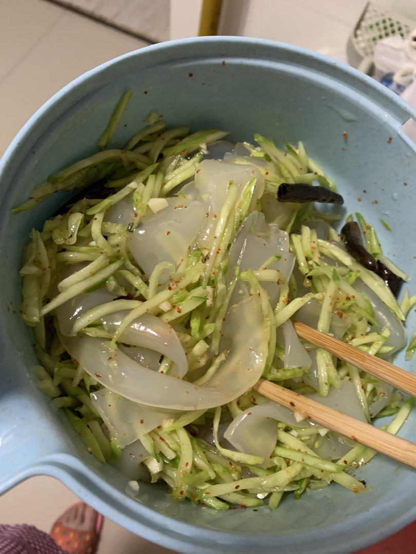 黄瓜拌拉皮