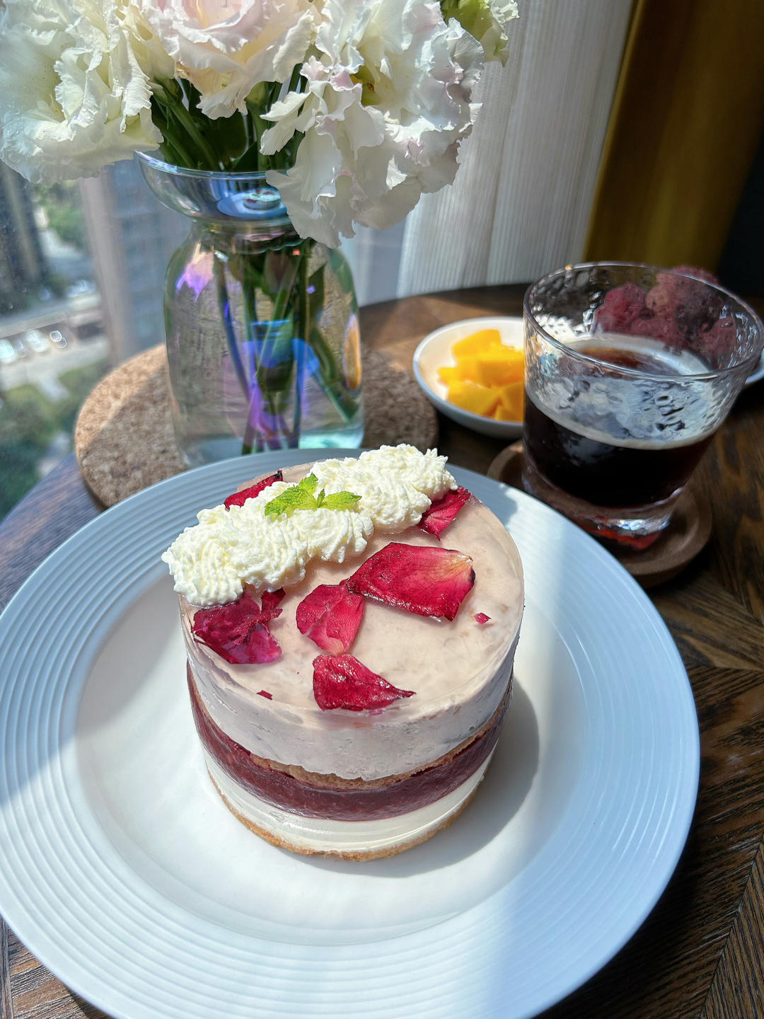 夏日荔枝玫瑰树莓慕斯蛋糕，完美的酸甜搭配