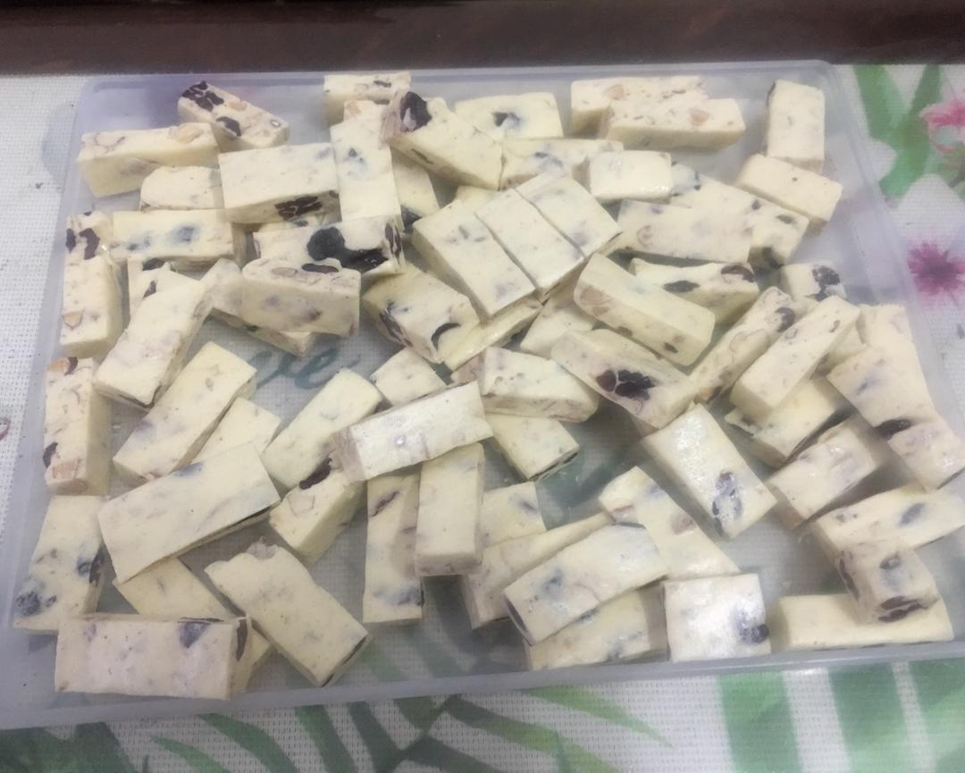 视频：用棉花糖制作超级好吃的杏仁蔓越莓牛轧糖