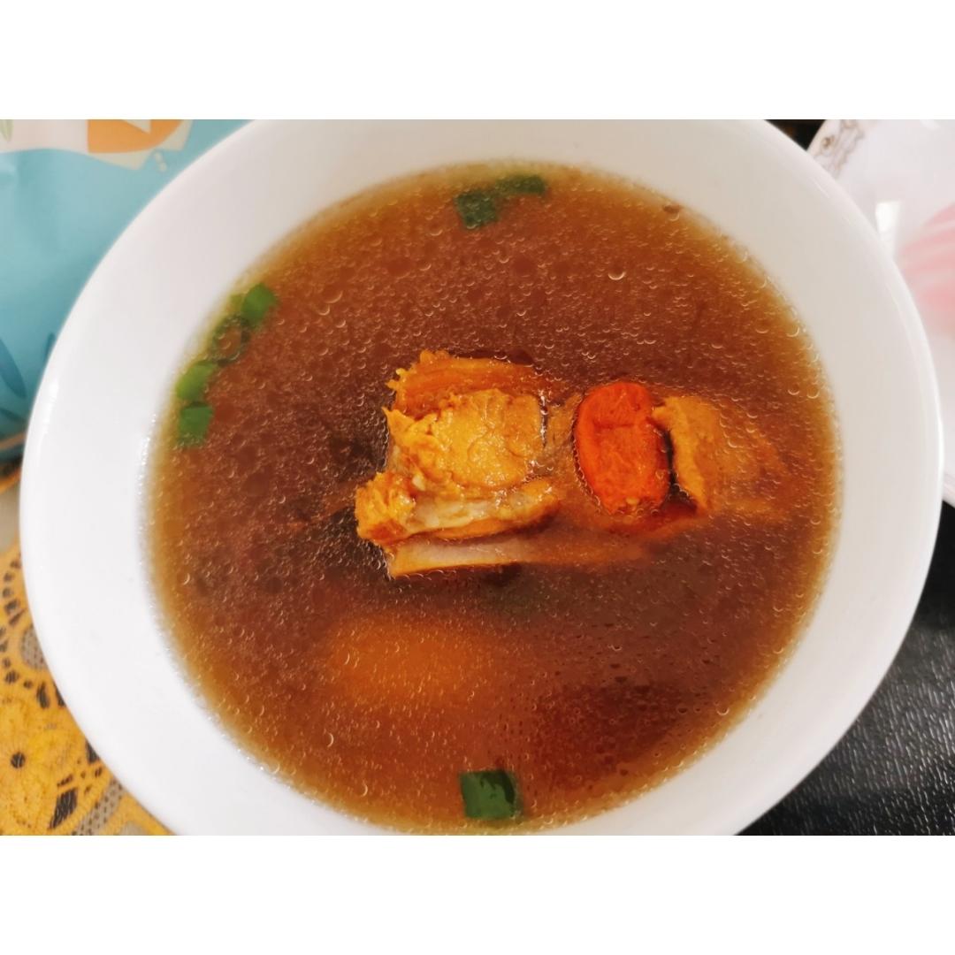 羊肚菌炖排骨汤