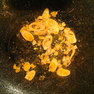 调料只用盐巨简单的虾仁豌豆的做法 步骤6