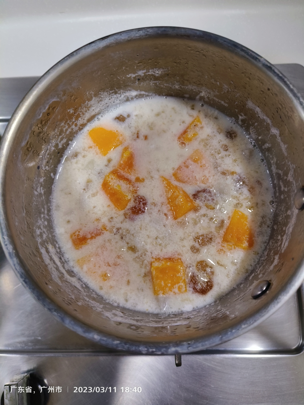 桃胶木瓜芋头牛奶糖水的做法