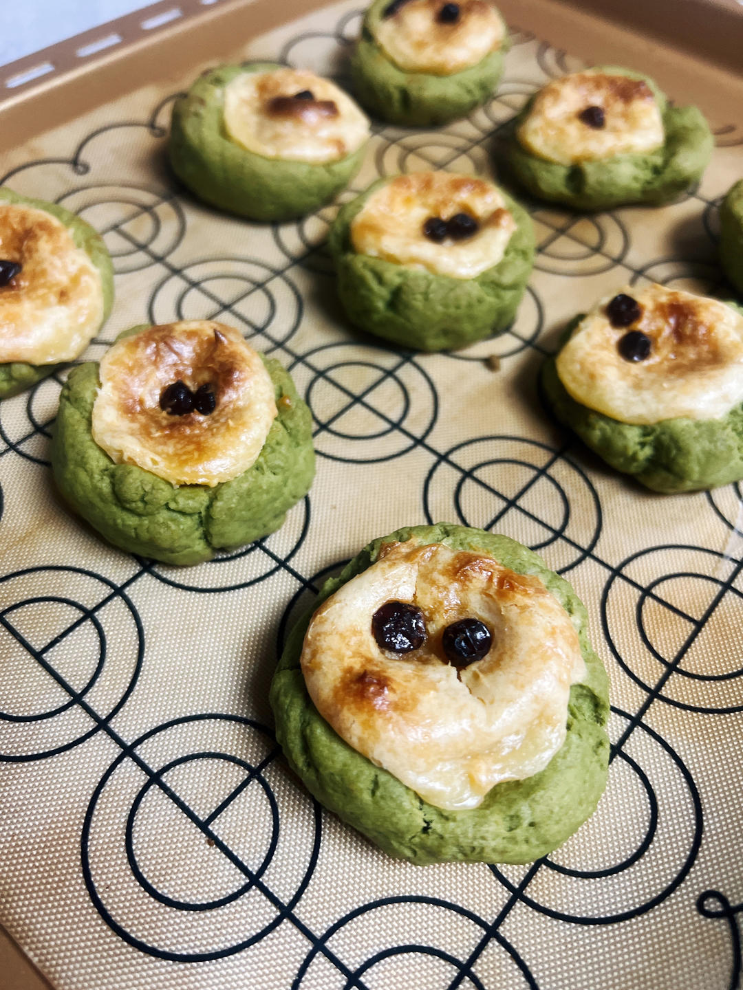 有手就能做～超火🔥『冰乳酪抹茶司康』