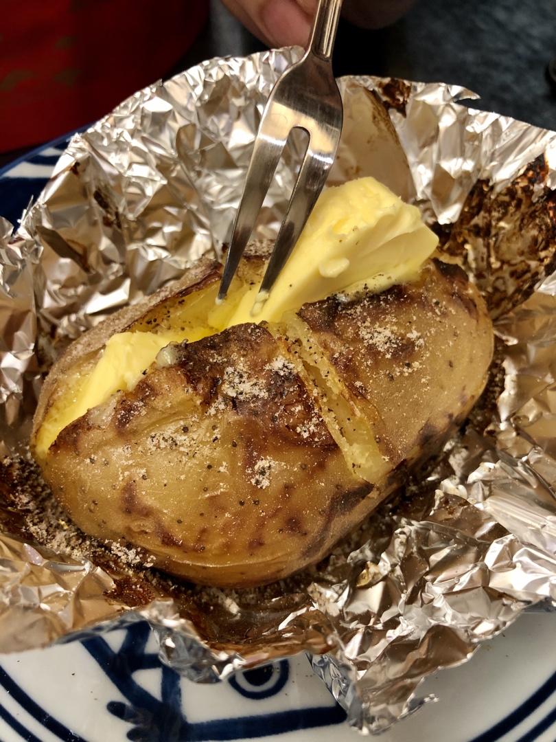 超级简单黄油黑胡椒烤土豆