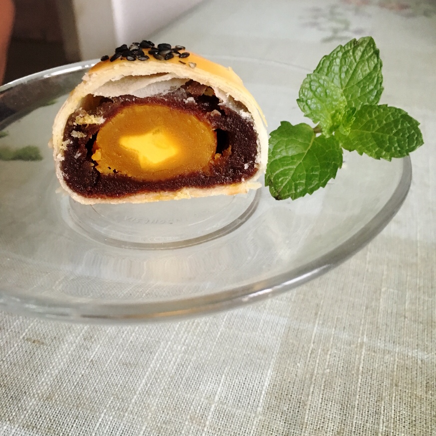 蛋黄酥 Danhuangsu